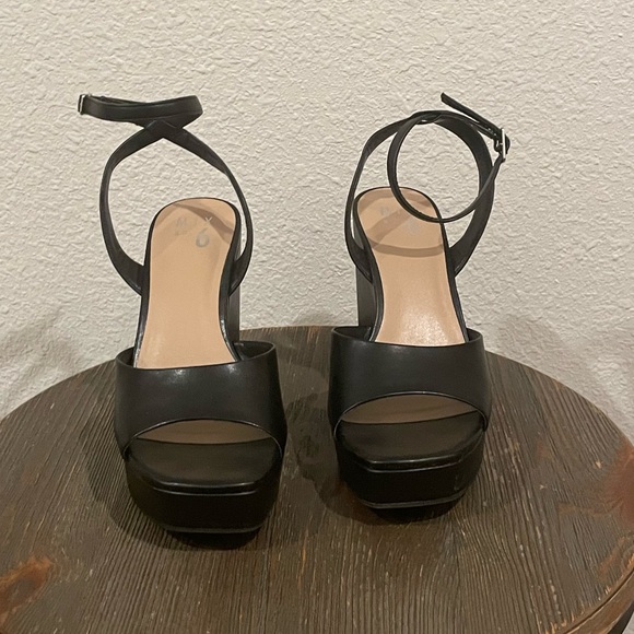 Old black DSW Peep-Toe Ankle Strap Wedge Heels Black Heels - Picture 4 of 9